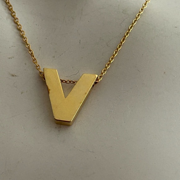 5/$25 Gold Initial V monogram Necklace 16 inch 🥰 - Picture 3 of 8